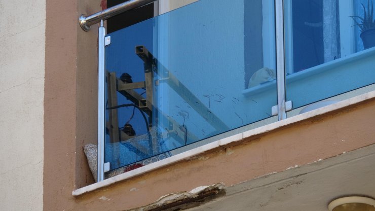 Eşini 5 yaşındaki çocuğunun gözü önünde öldürmüş