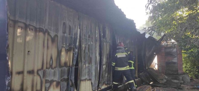 Evde çıkan yangın korkuttu