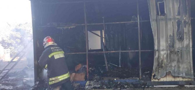 Evde çıkan yangın korkuttu