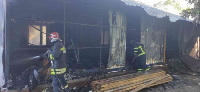 Evde çıkan yangın korkuttu