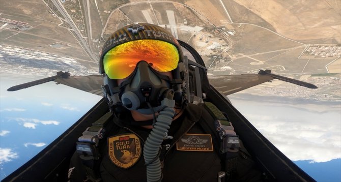 SOLOTÜRK, yeni manevrasıyla F-16 sınırlarını aştı