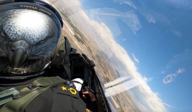SOLOTÜRK, yeni manevrasıyla F-16 sınırlarını aştı