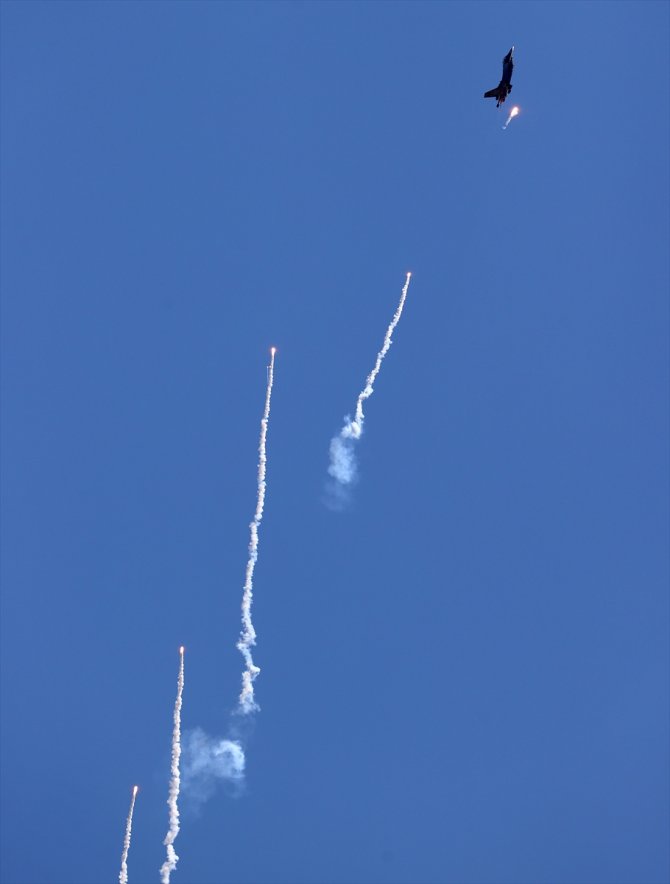 SOLOTÜRK, yeni manevrasıyla F-16 sınırlarını aştı