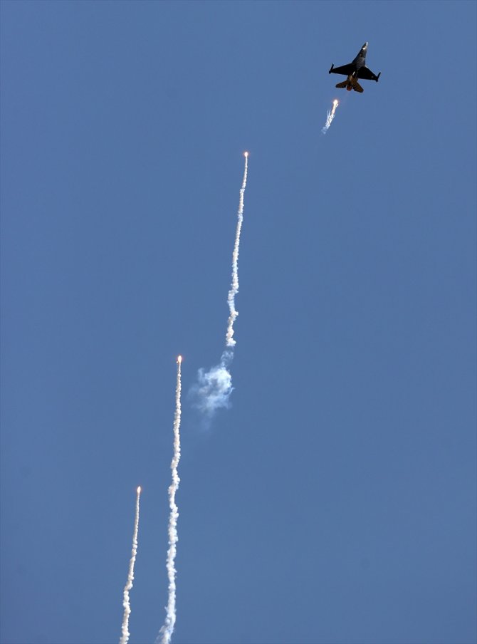 SOLOTÜRK, yeni manevrasıyla F-16 sınırlarını aştı