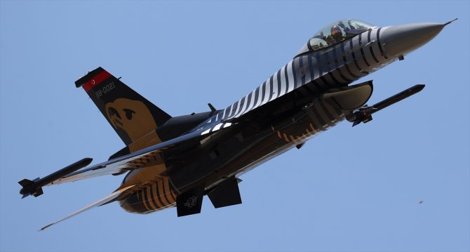 SOLOTÜRK, yeni manevrasıyla F-16 sınırlarını aştı