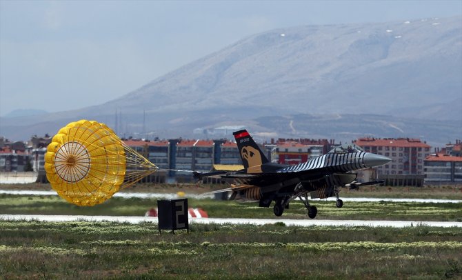 SOLOTÜRK, yeni manevrasıyla F-16 sınırlarını aştı