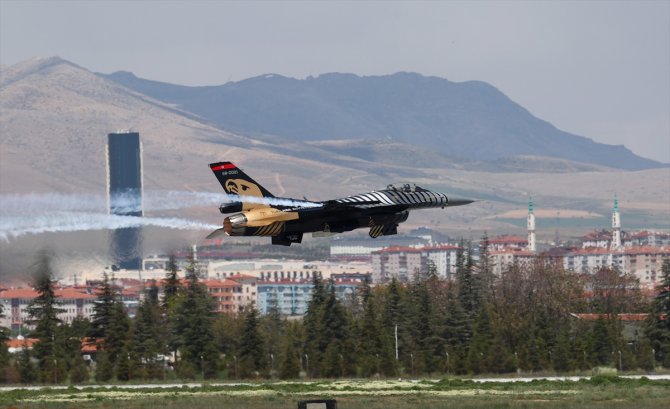 SOLOTÜRK, yeni manevrasıyla F-16 sınırlarını aştı