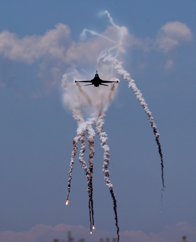 SOLOTÜRK, yeni manevrasıyla F-16 sınırlarını aştı