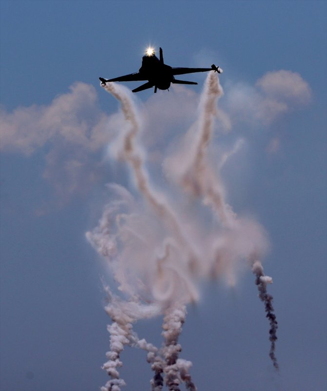 SOLOTÜRK, yeni manevrasıyla F-16 sınırlarını aştı