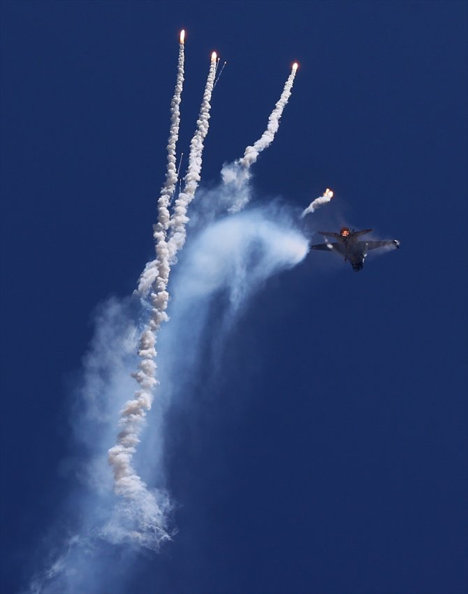 SOLOTÜRK, yeni manevrasıyla F-16 sınırlarını aştı