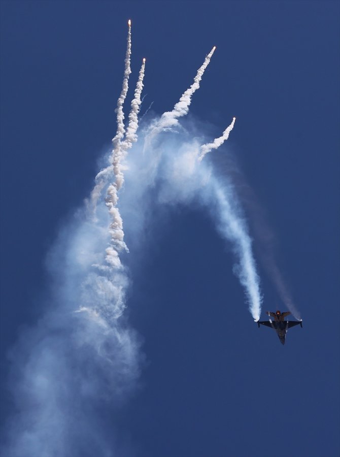 SOLOTÜRK, yeni manevrasıyla F-16 sınırlarını aştı