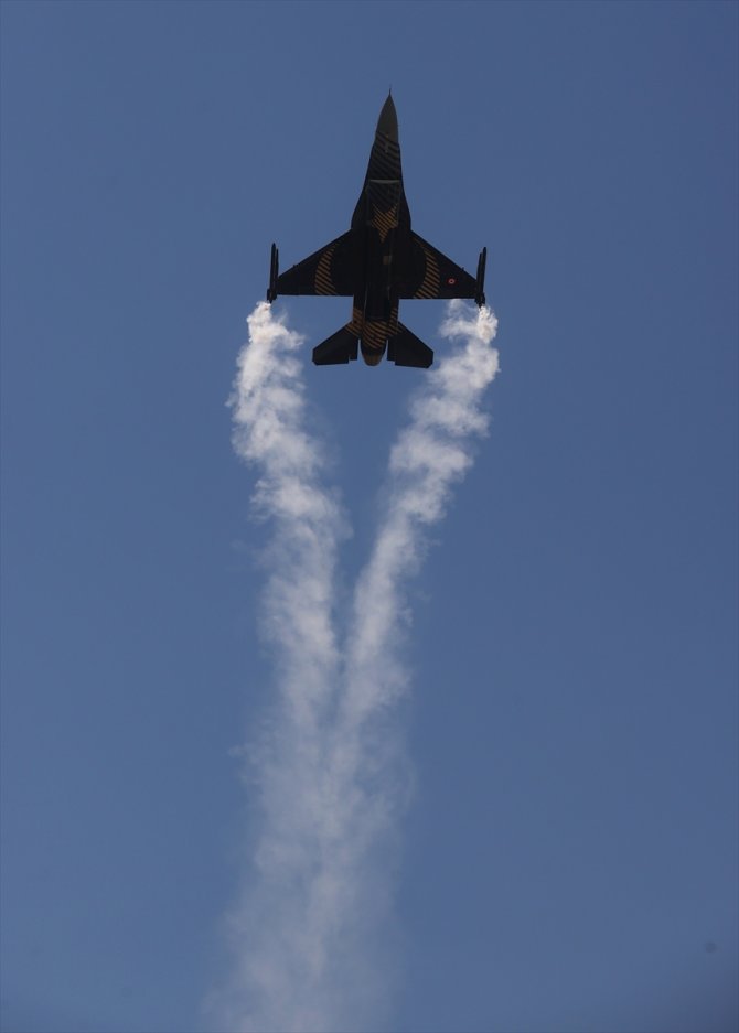SOLOTÜRK, yeni manevrasıyla F-16 sınırlarını aştı