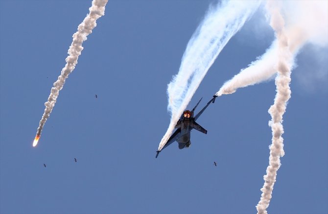 SOLOTÜRK, yeni manevrasıyla F-16 sınırlarını aştı