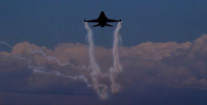 SOLOTÜRK, yeni manevrasıyla F-16 sınırlarını aştı