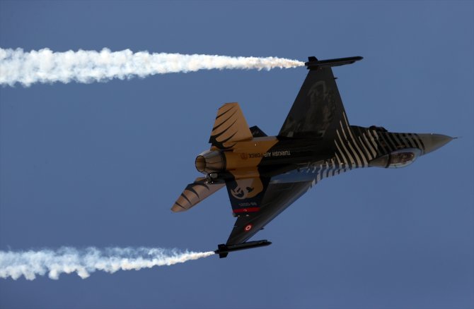 SOLOTÜRK, yeni manevrasıyla F-16 sınırlarını aştı