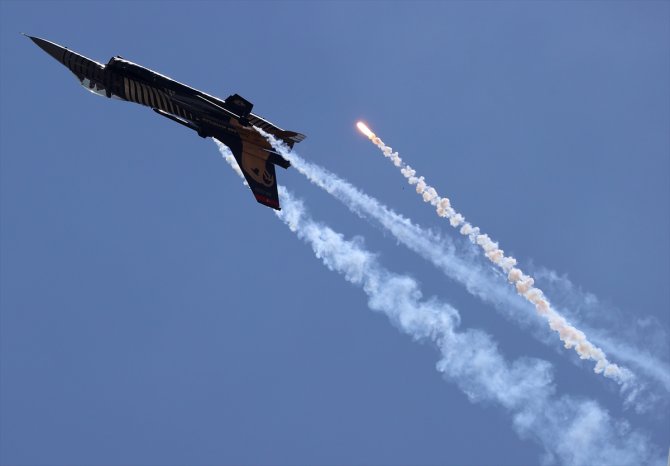 SOLOTÜRK, yeni manevrasıyla F-16 sınırlarını aştı
