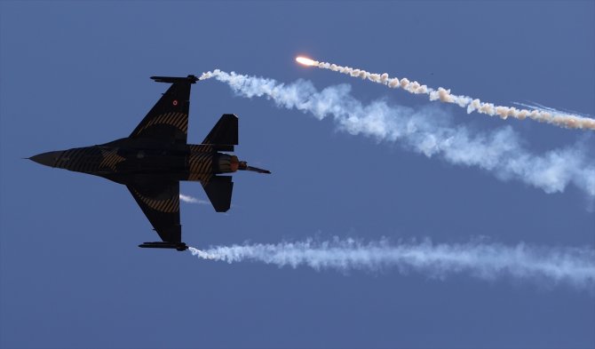 SOLOTÜRK, yeni manevrasıyla F-16 sınırlarını aştı