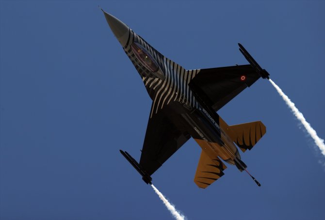 SOLOTÜRK, yeni manevrasıyla F-16 sınırlarını aştı