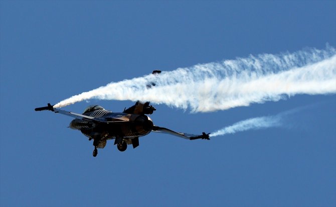 SOLOTÜRK, yeni manevrasıyla F-16 sınırlarını aştı