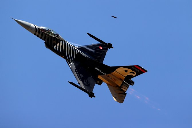 SOLOTÜRK, yeni manevrasıyla F-16 sınırlarını aştı
