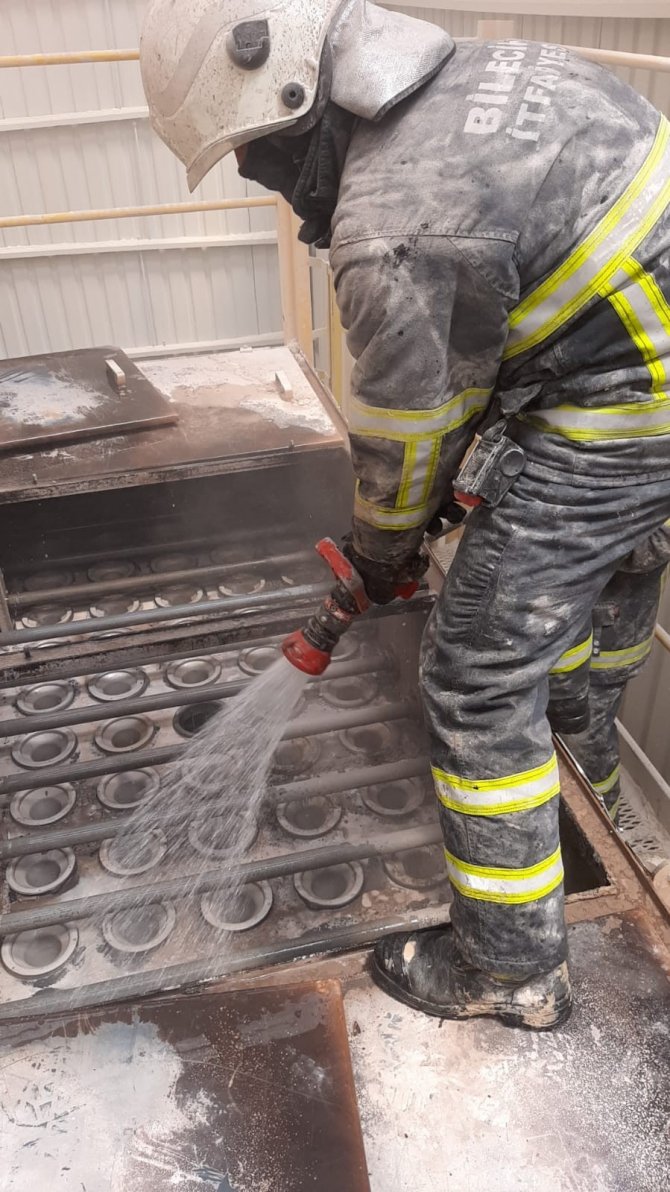 Fabrikada çıkan yangın kısa sürede söndürüldü