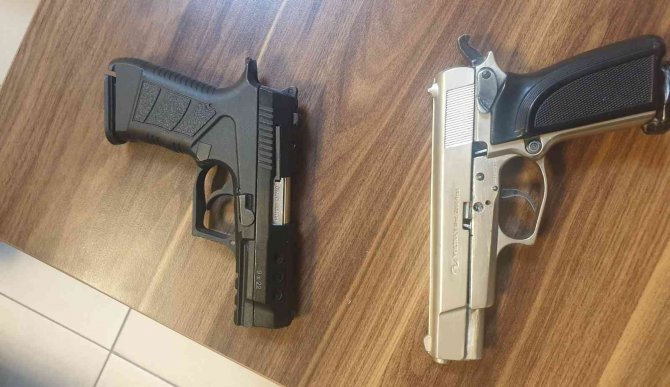 Gece bekçileri gizli bölmeyle kamufle olan zehir tacirlerini yakaladı