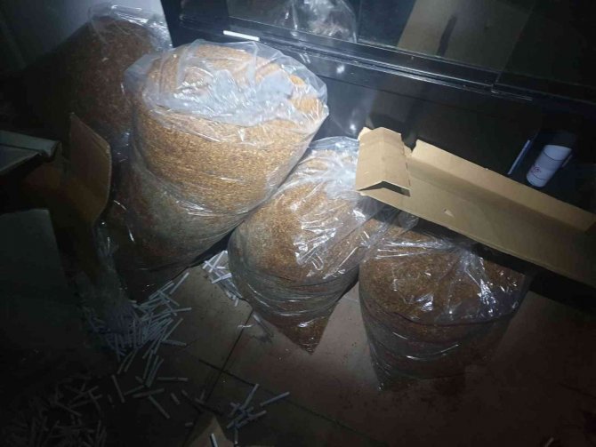 Gece bekçileri gizli bölmeyle kamufle olan zehir tacirlerini yakaladı