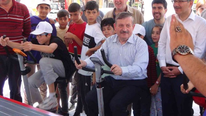 Hem çocuklar hem de kendini çocuk hissedenler doyasıya eğlendi