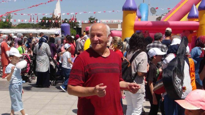 Hem çocuklar hem de kendini çocuk hissedenler doyasıya eğlendi