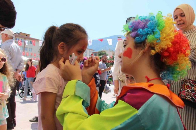 Hem çocuklar hem de kendini çocuk hissedenler doyasıya eğlendi
