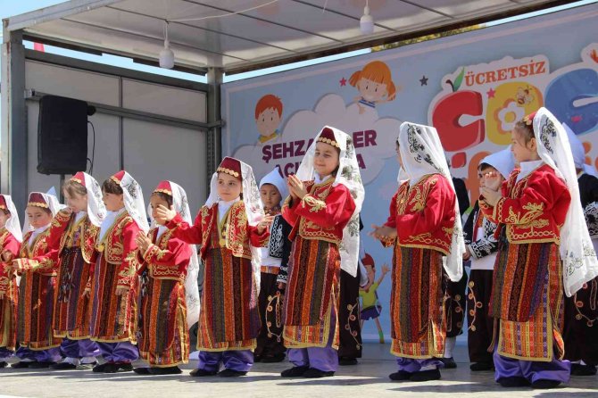 Hem çocuklar hem de kendini çocuk hissedenler doyasıya eğlendi