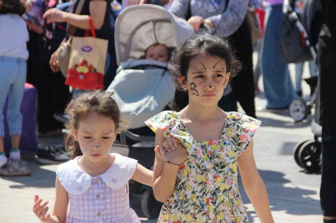 Hem çocuklar hem de kendini çocuk hissedenler doyasıya eğlendi