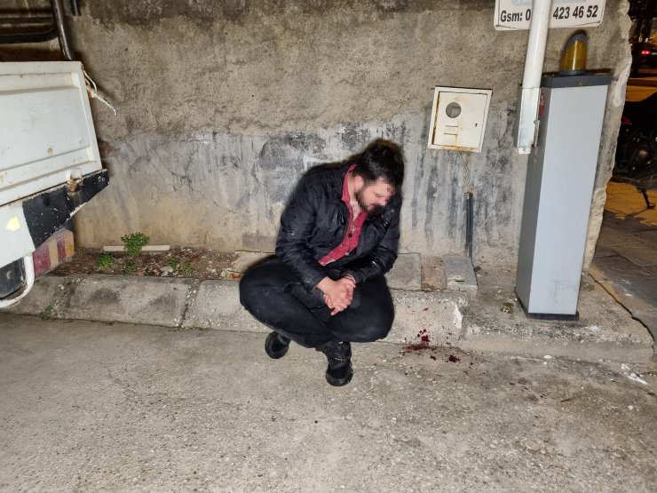 Kavgayı ayırırken taksisi çalındı