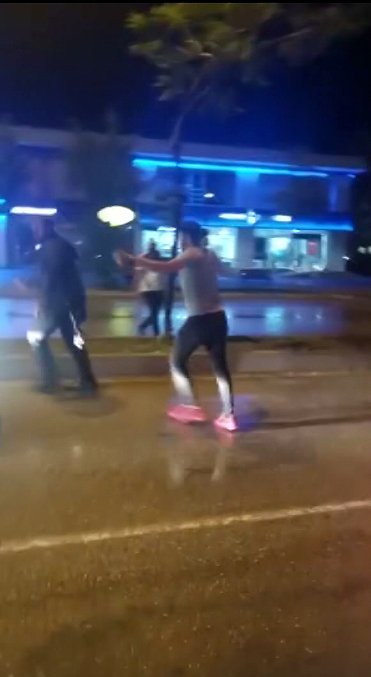 Kavgayı ayırırken taksisi çalındı