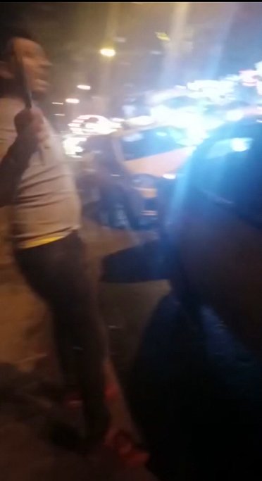 Kavgayı ayırırken taksisi çalındı