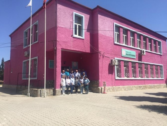 Liseli arkadaşlar 44 yıl sonra bir araya geldi