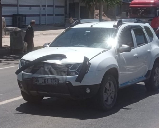 Otomobilin kadına çarpma anı kamerada