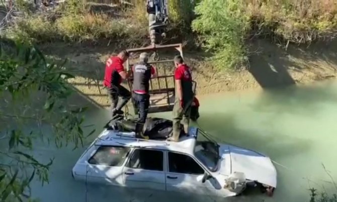 Otomobiliyle kanala uçan bekçi hayatını kaybetti