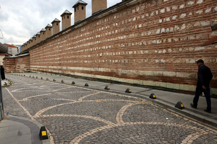 Tarihi hanın duvarlarında 'sprey boya' çirkinliği