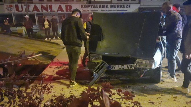 Ticari taksi ile çarpışan otomobil takla attı: 1 yaralı