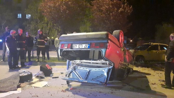 Ticari taksi ile çarpışan otomobil takla attı: 1 yaralı