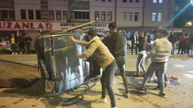 Ticari taksi ile çarpışan otomobil takla attı: 1 yaralı