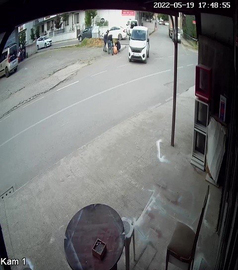 Yola aniden atladı, araç çarptı