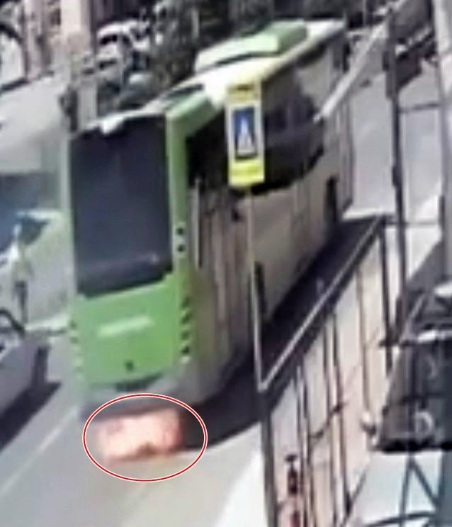 Yolcusunu alarak harekete geçen otobüs işte böyle alev almış