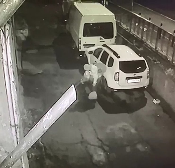 2,5 milyon liralık ekran kartı çalan hırsızlar kamerada