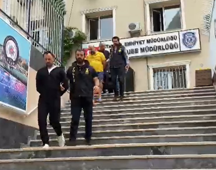 2,5 milyon liralık ekran kartı çalan hırsızlar kamerada