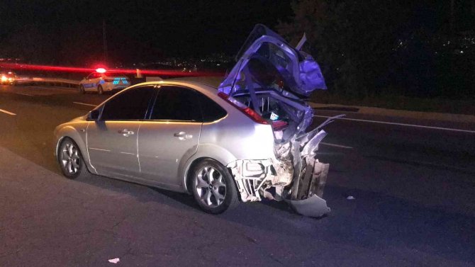 Alkollü sürücü seyir halindeki araca çarpıp kaçtı: 4 yaralı