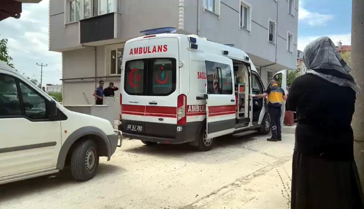 Anne, 6 yaşındaki kızını bıçaklayarak öldürdü