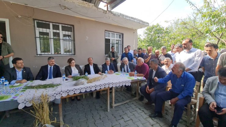 Bakan Yanık, Kadirli'de doludan zarar gören tarım alanlarını inceledi