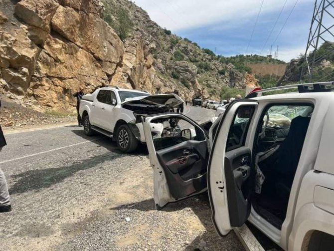 Derecik Kaymakamı Özdemir’in makam aracı kaza yaptı; 6 yaralı